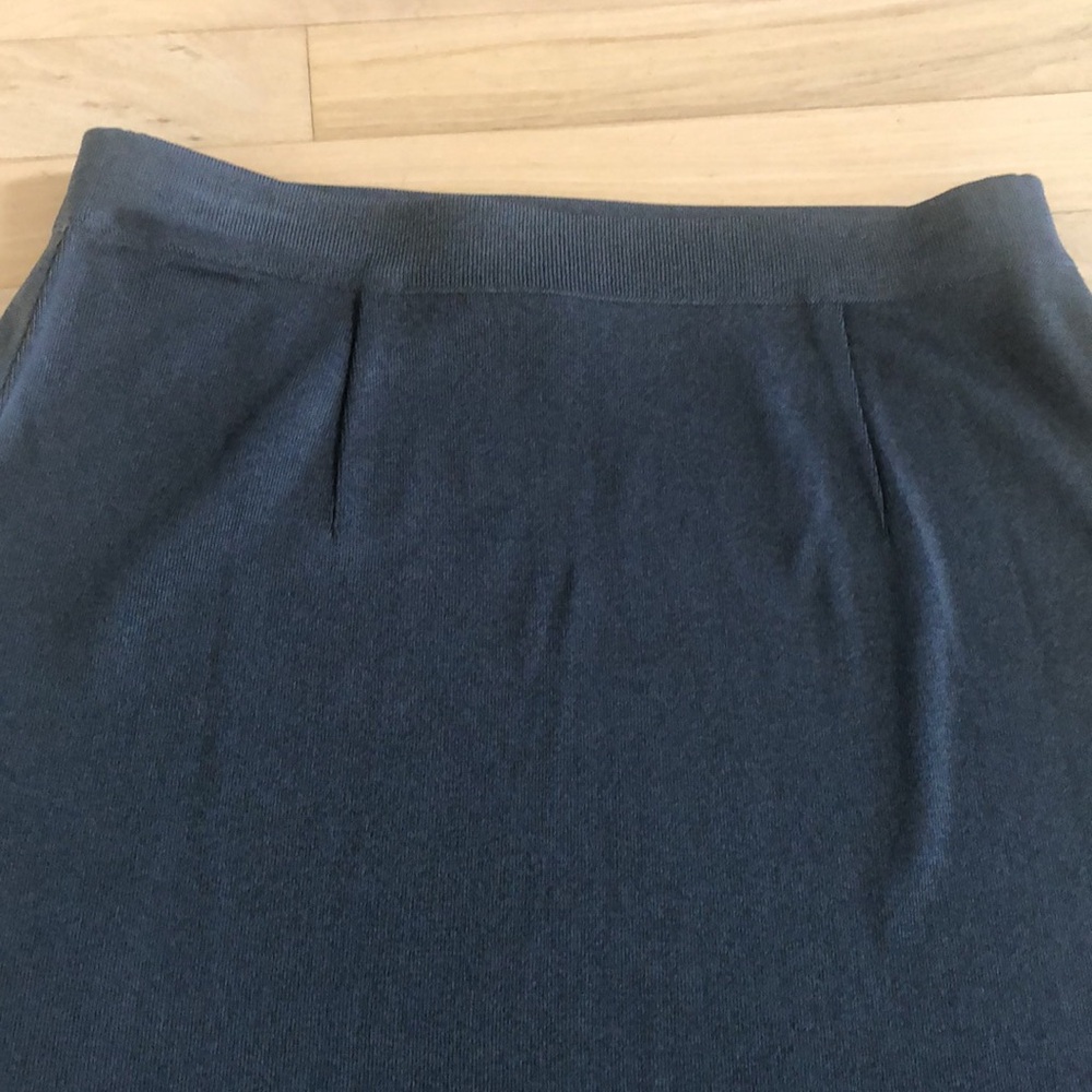 Exclusively Misook 22” Skirt S deep slate gray Knit stretch acrylic slate deep - Picture 7 of 11